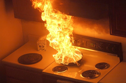 Incendio doméstico en la cocina